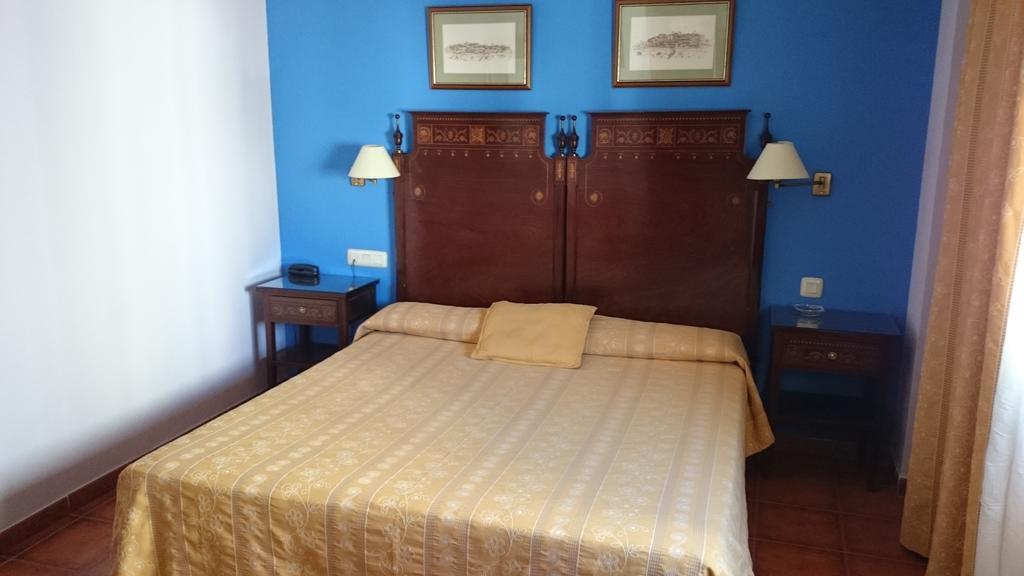 Hotel Iberia Plaza America Cáceres Quarto foto