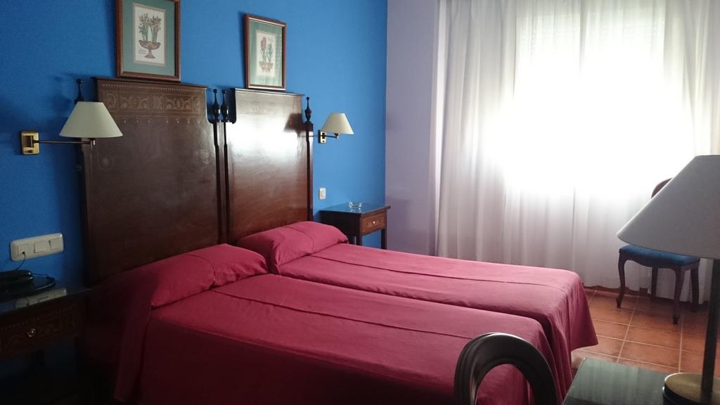 Hotel Iberia Plaza America Cáceres Quarto foto